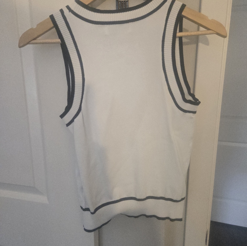 Vest - Picture 4 of 4